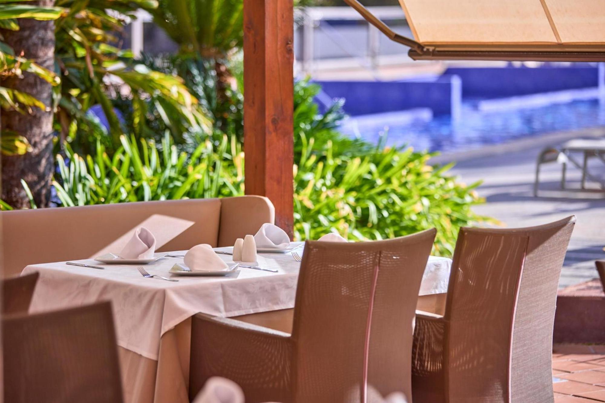 Zafiro Palmanova Aparthotel Bagian luar foto