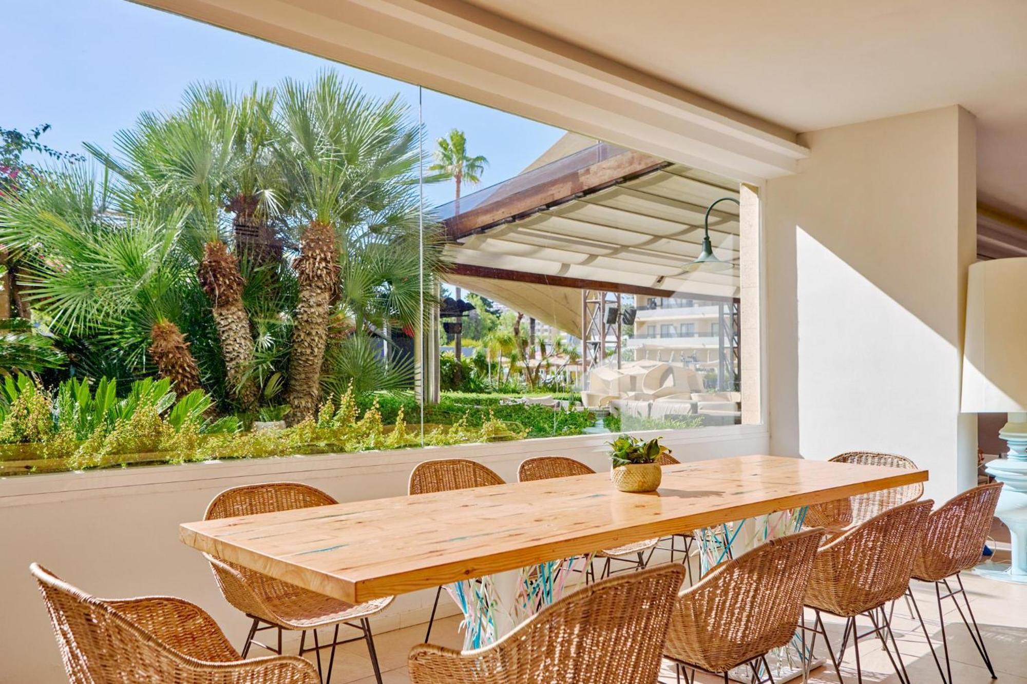 Zafiro Palmanova Aparthotel Bagian luar foto