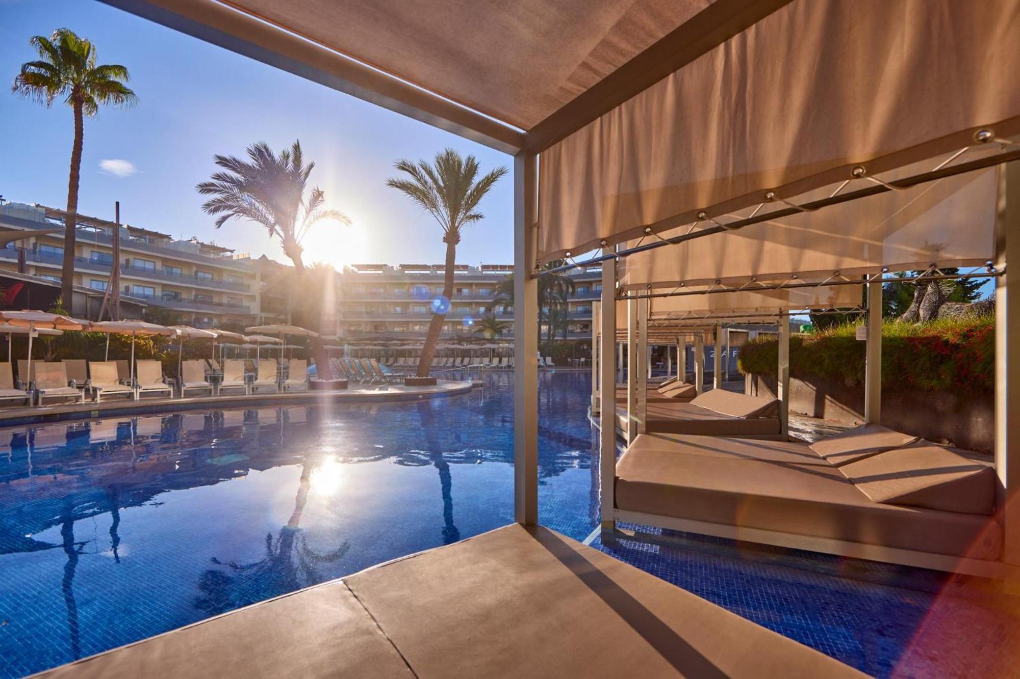 Zafiro Palmanova Aparthotel Bagian luar foto
